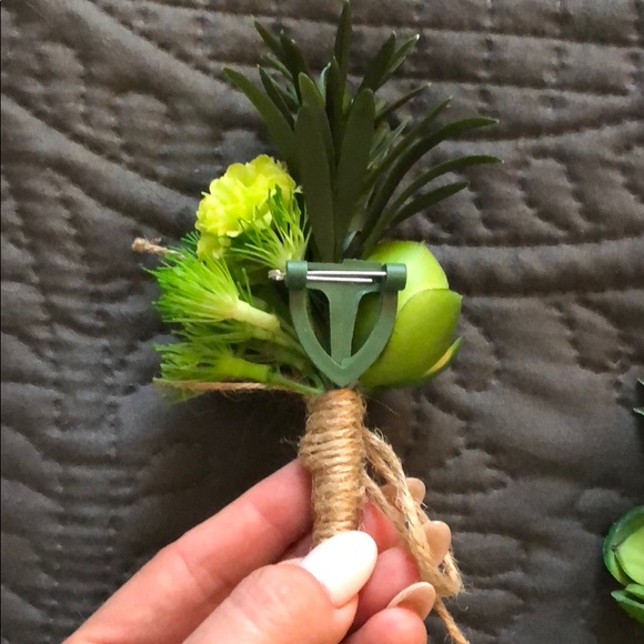 Boutineers - Picture 3 of 3